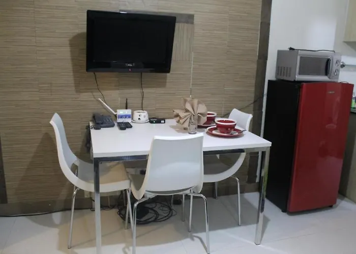 Chateau Elysee A8 Near Airport And Sm Mall, Wifi Apartment